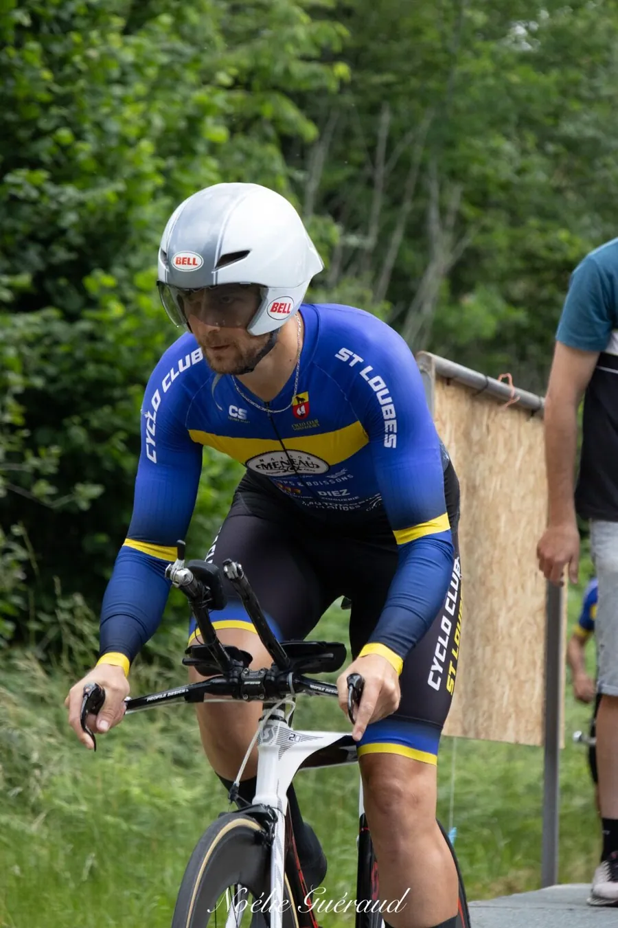Nicolas en contre-la-montre, position aérodynamique sur le vélo